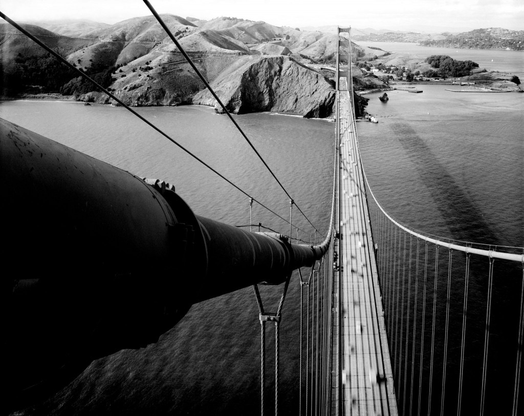 2048px-Golden_Gate_Bridge,_view_of_Marin_Headlands_from_South_Tower,_1984